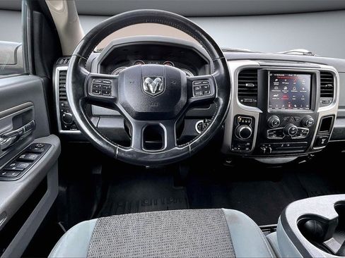 Used 2019 RAM 1500 Classic SLT w/ Luxury Group image 9