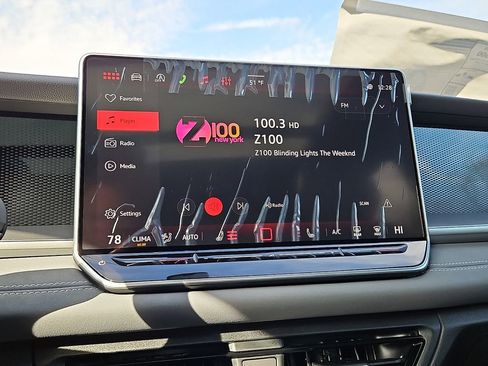 New 2026 Volkswagen Tiguan SE R-Line image 12