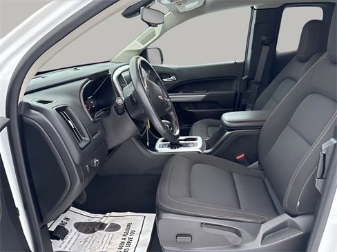 Used 2022 Chevrolet Colorado LT w/ Chrome Appearance Package image 9