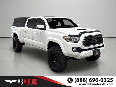 Used 2018 Toyota Tacoma SR5 AWD/4WD image 6