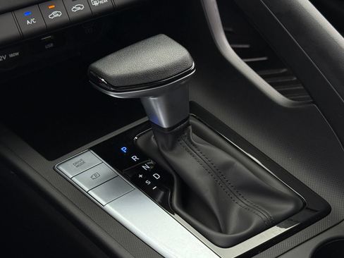 Certified 2025 Hyundai Elantra SE FWD image 18
