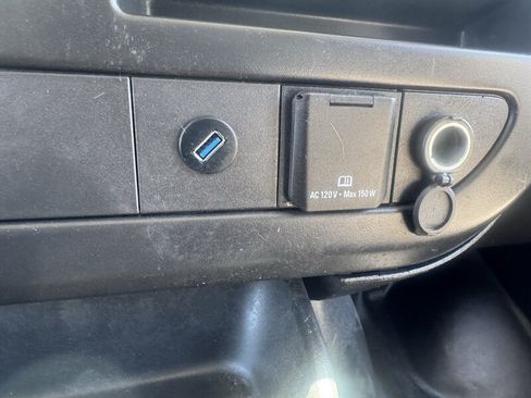 Used 2017 Chevrolet Express 2500 RWD image 17