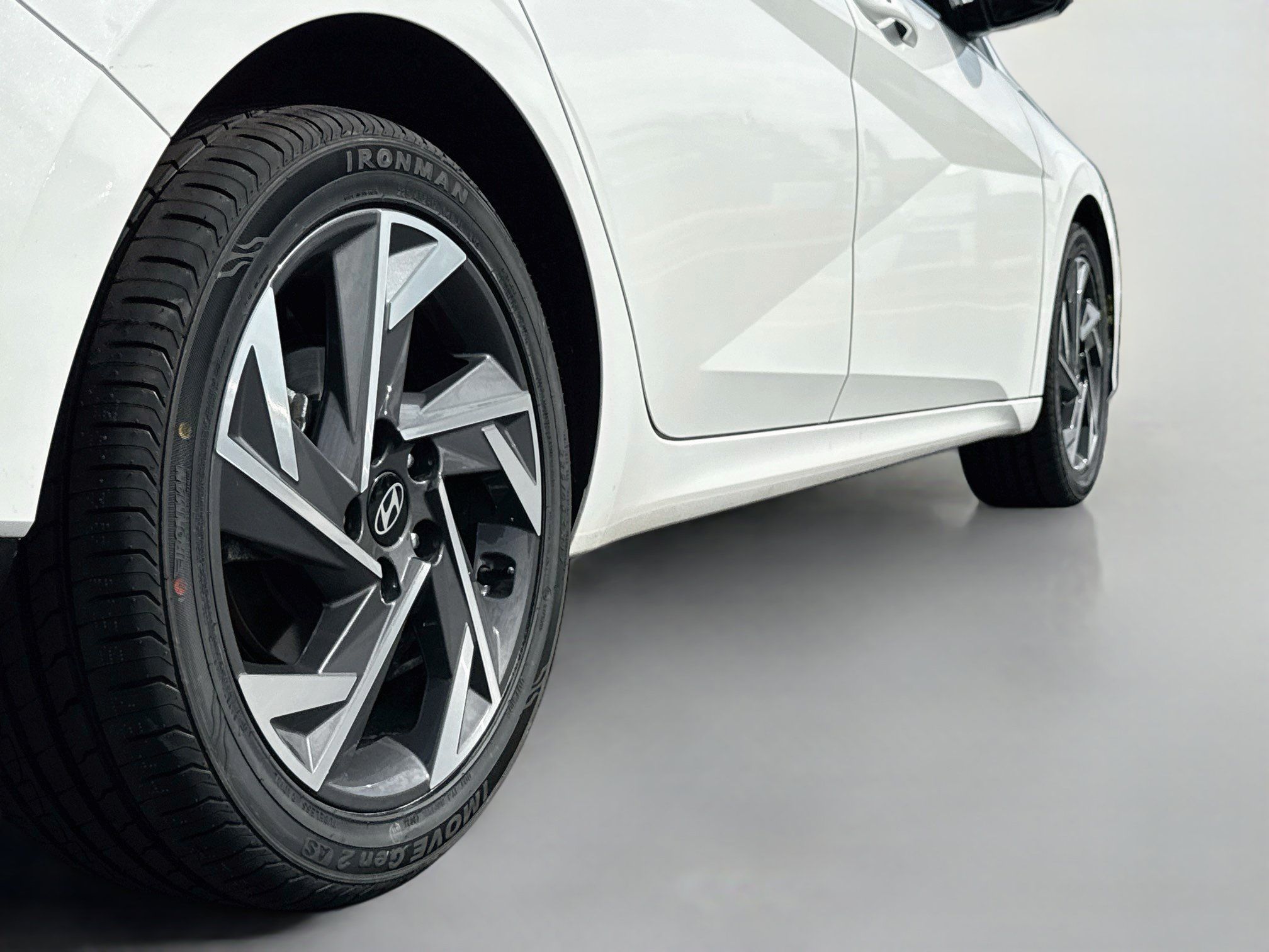 Used 2025 Hyundai Elantra SEL FWD image 9