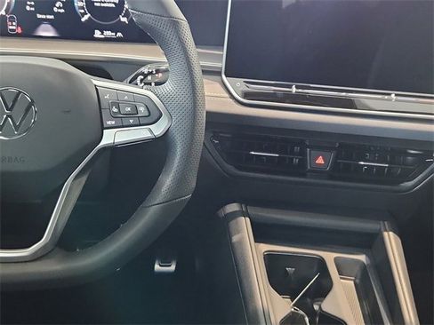 New 2026 Volkswagen Tiguan SE R-Line image 27