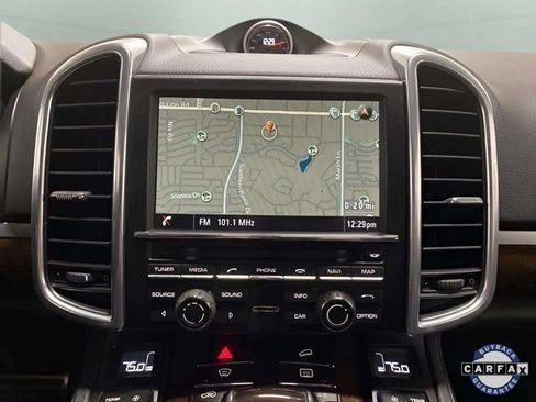 Used 2014 Porsche Cayenne S image 33