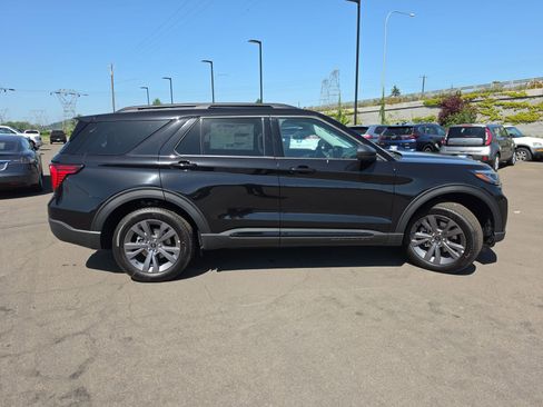 New 2026 Ford Explorer Active w/ Active Comfort Package AWD/4WD image 7