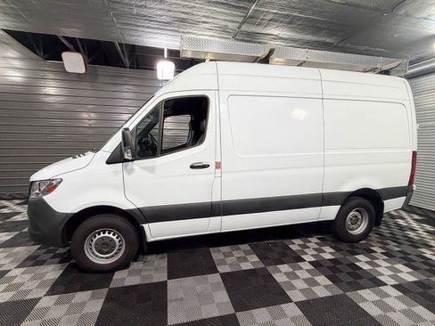 Used 2021 Mercedes-Benz Sprinter 3500 image 9
