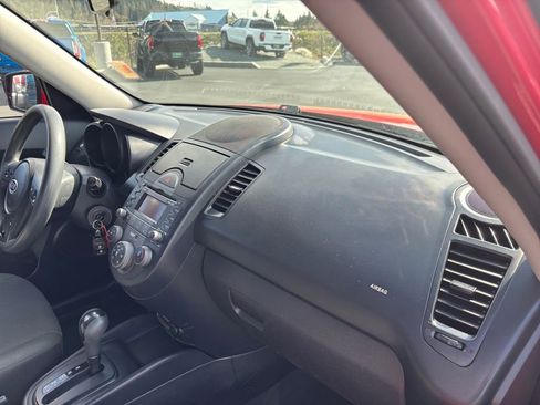 Used 2010 Kia Soul + w/ Audio Pkg image 27