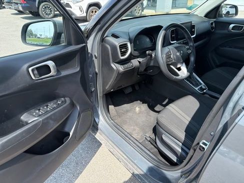 Used 2025 Hyundai Venue SEL FWD image 30