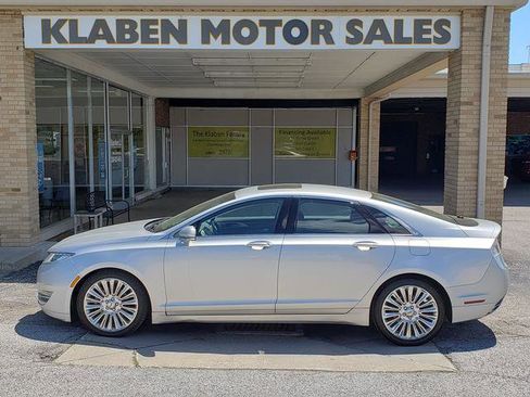 Used 2013 Lincoln MKZ FWD image 2