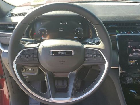 New 2025 Jeep Grand Cherokee L Altitude image 30