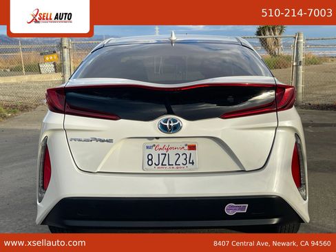 Used 2017 Toyota Prius Prime Premium FWD image 4