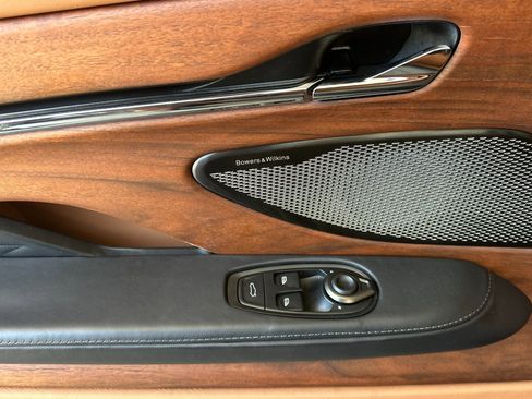 Used 2025 Aston Martin DB12 Convertible RWD image 13