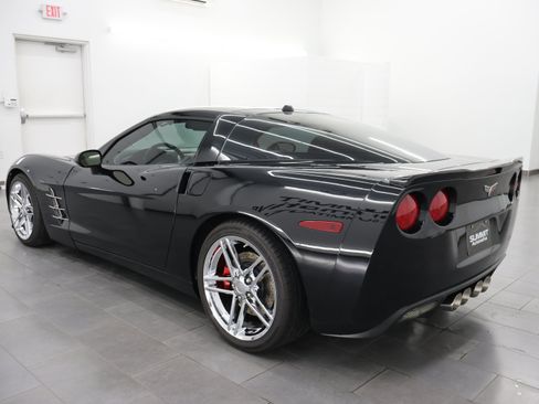 Used 2005 Chevrolet Corvette Coupe w/ Preferred Equipment Group RWD image 6