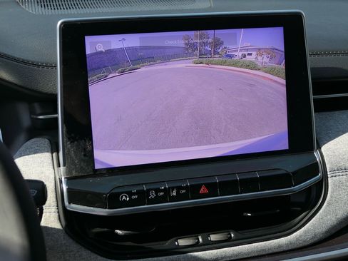 Used 2023 Jeep Compass Latitude image 19