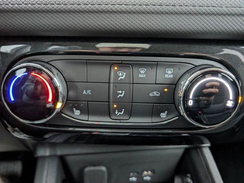 Used 2024 Chevrolet TrailBlazer LT w/ LT Cold Weather Package image 18