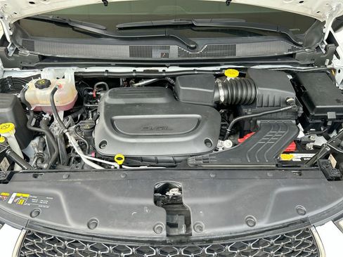 Used 2023 Chrysler Pacifica Touring-L FWD image 44