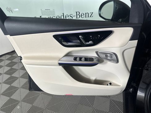 Certified 2025 Mercedes-Benz GLC 300 image 10