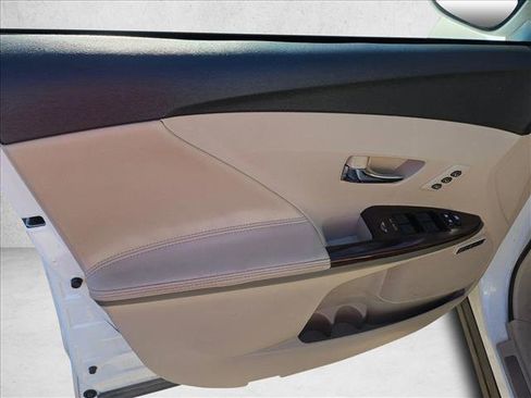 Used 2013 Toyota Venza Limited w/ Tow Prep Pkg image 11