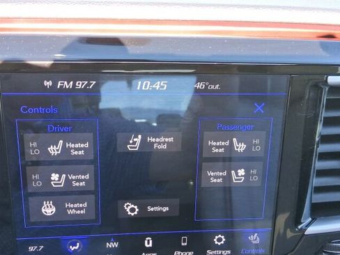 Used 2020 Chrysler Pacifica Limited image 31