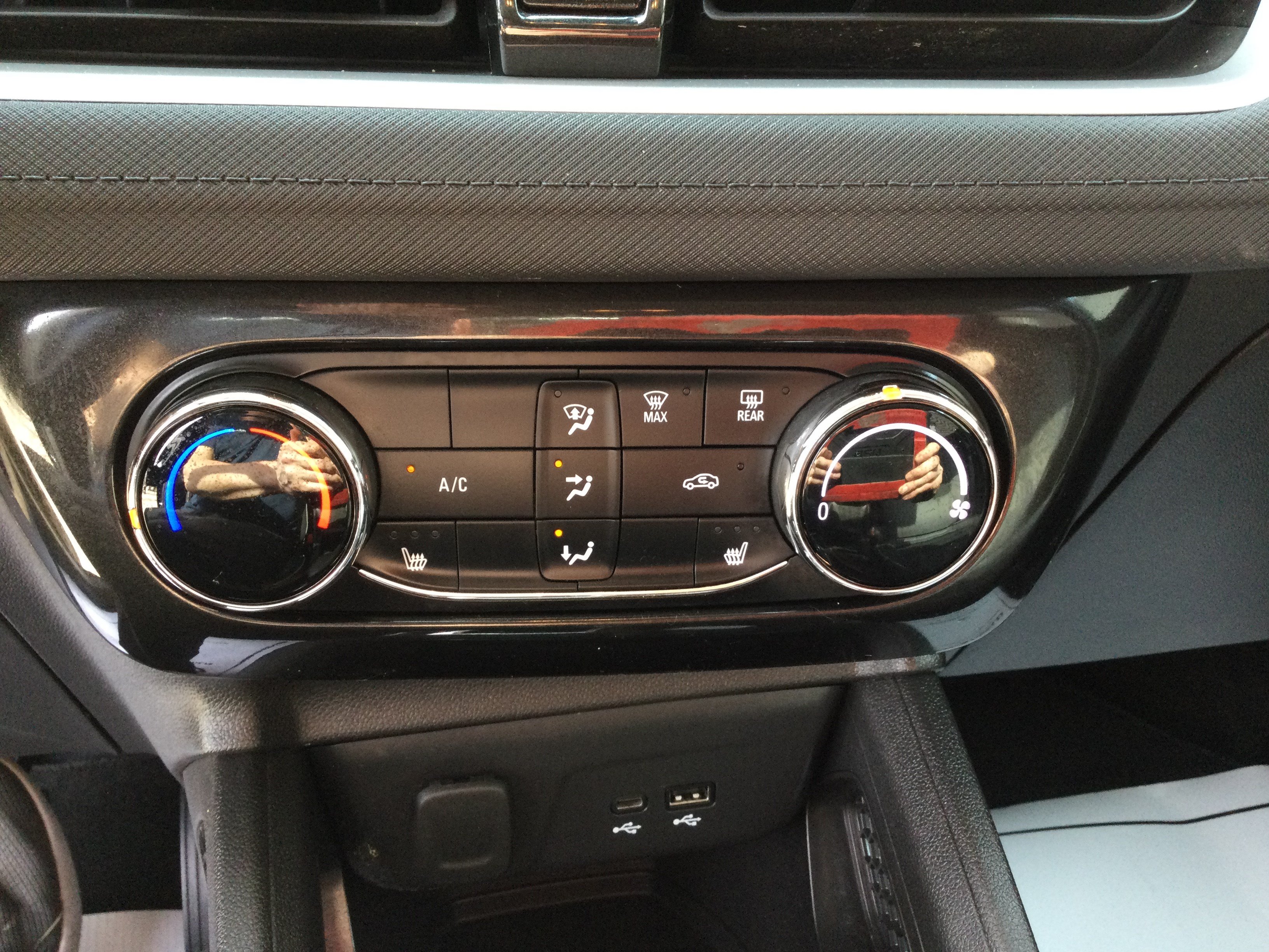 Used 2025 Chevrolet TrailBlazer LT w/ LT Cold Weather Package AWD/4WD image 10