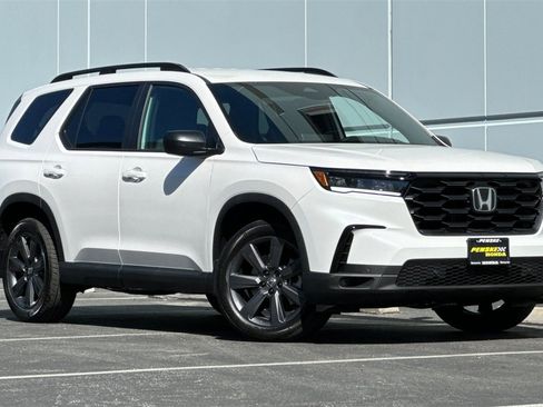 New 2025 Honda Pilot Sport image 2