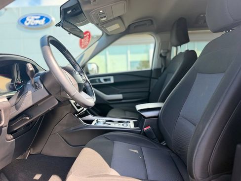 Used 2023 Ford Explorer XLT AWD/4WD image 17