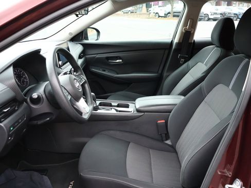 Used 2024 Nissan Sentra SV image 9