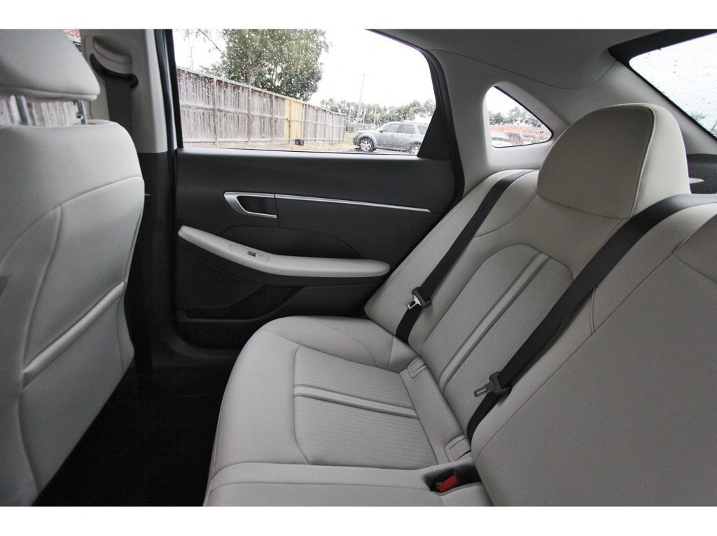 Used 2025 Hyundai Sonata SE FWD image 12