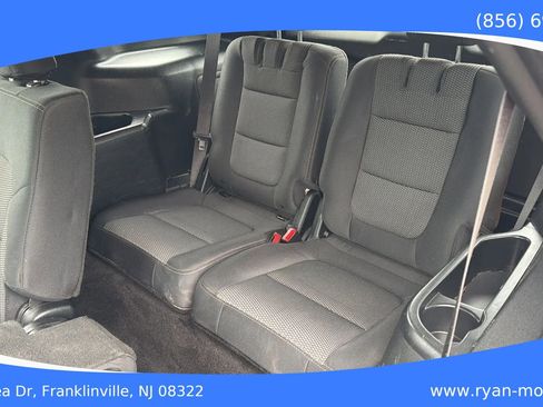 Used 2017 Ford Explorer XLT AWD/4WD image 24
