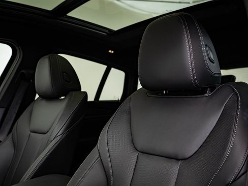 Certified 2025 BMW X4 xDrive30i w/ M Sport Package image 20