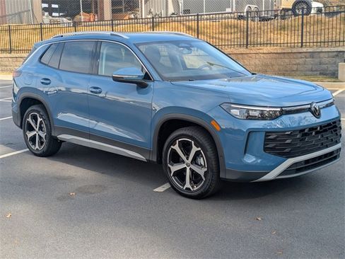 New 2026 Volkswagen Tiguan SE image 2