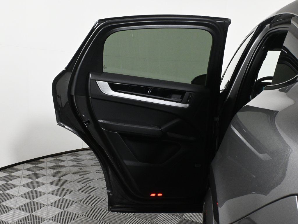 Used 2026 Porsche Cayenne Coupe AWD/4WD image 35