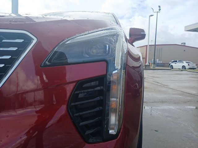 Used 2021 Cadillac XT4 Premium Luxury w/ Cold Weather Package FWD image 4