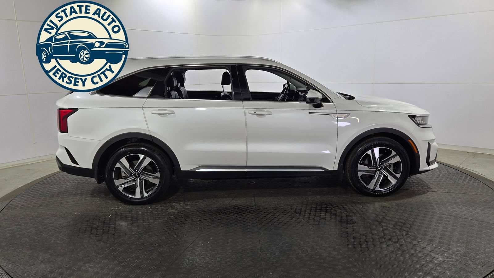 Used 2022 Kia Sorento EX w/ Panoramic Sunroof Package AWD/4WD image 8