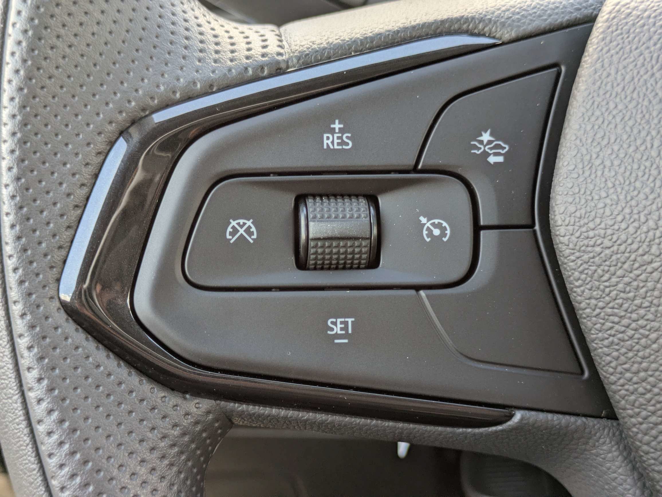 New 2026 Chevrolet Trax LS w/ LS Convenience Package FWD image 15