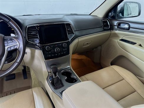 Used 2019 Jeep Grand Cherokee Overland image 19