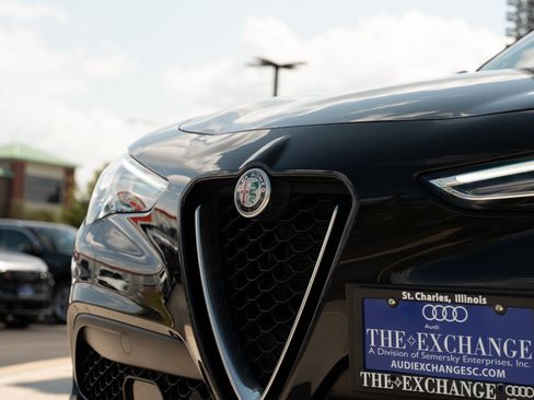 Used 2022 Alfa Romeo Stelvio Ti AWD/4WD image 38