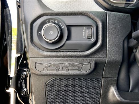 Used 2024 Jeep Wrangler Unlimited Sport AWD/4WD image 33