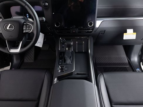 Used 2026 Lexus GX 550 w/ Accessory Package (2T) image 39