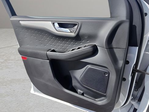 Used 2020 Ford Escape SE Sport image 17