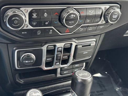Used 2023 Jeep Wrangler Unlimited Sahara AWD/4WD image 26