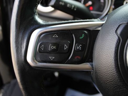 Used 2018 Jeep Wrangler Unlimited Sahara image 7