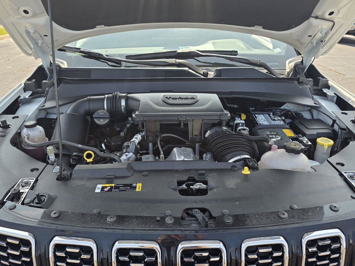 Certified 2025 Jeep Compass Limited AWD/4WD image 28