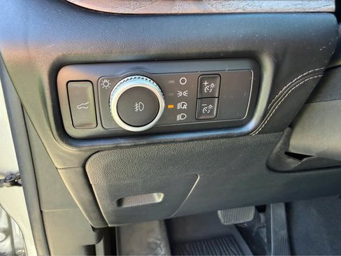 Used 2022 Ford Explorer Platinum w/ Equipment Group 601A AWD/4WD image 17