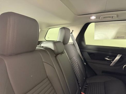 Used 2025 Land Rover Discovery Sport S image 31