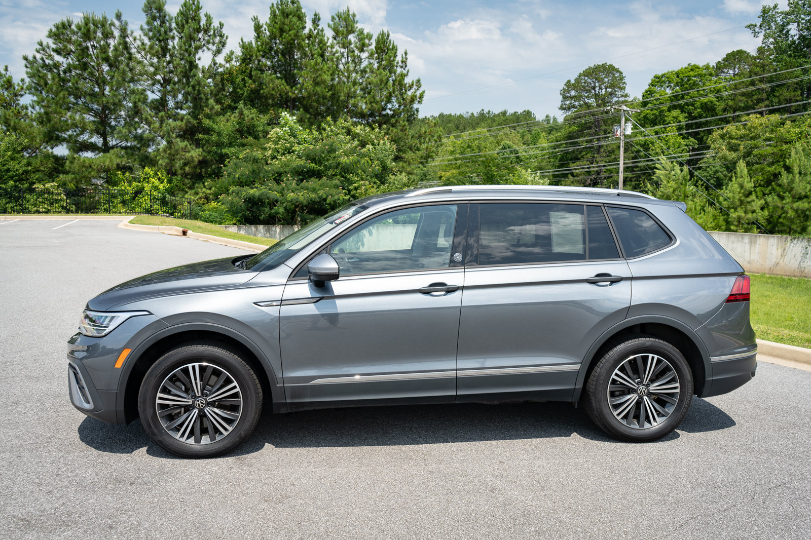 Used 2024 Volkswagen Tiguan Wolfsburg Edition AWD/4WD image 5