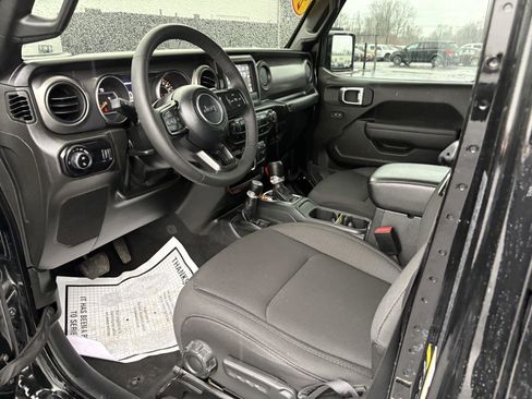 Used 2023 Jeep Gladiator Willys image 15