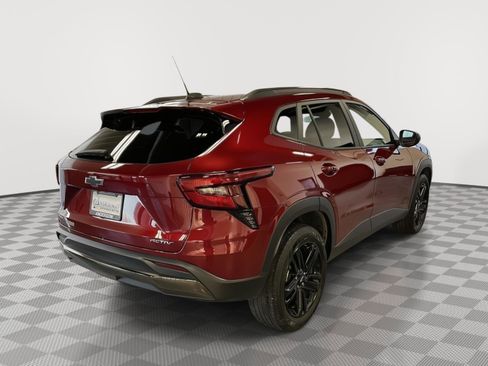 Used 2024 Chevrolet Trax ACTIV w/ Sunroof Package image 7