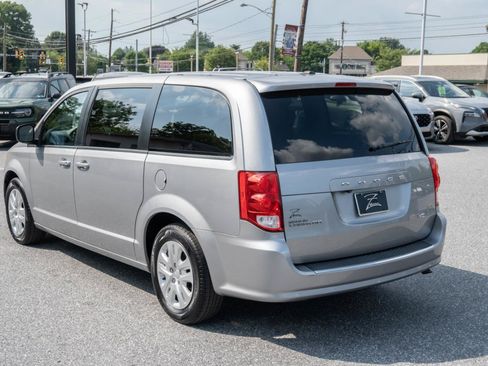 Used 2018 Dodge Grand Caravan SE w/ UConnect Hands-Free Group FWD image 8